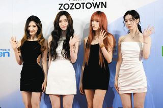 【超レア未開封】JAL 記念品 北海道 上村愛子 オリジナルフィギュアストラップ おいしい空気を吸いながらスキー」元モーグル日本代表の上村愛子さん