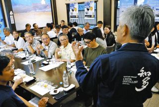 ウイスキーの魅力学び味わう　多治見市でサントリー知多蒸溜所の社長がセミナー