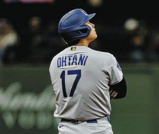 大谷翔平が背番号17のユニホーム姿で第一声「選手として私を信じて 大谷翔平が背番号17のユニホーム姿で第一声「選手として私を信じて