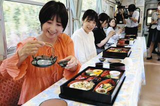 明知鉄道「きのこ列車」運行開始　3店舗が日替わりで献立、キノコも味付けも多彩