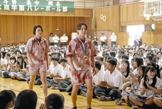 出口クリスタ＆ケリー姉妹が母校・松商学園を訪問　恩師や後輩に金メダル報告