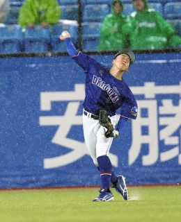 あえて書くなら“守り分け”…チームをグラブで支えた岡林「打てない時はしっかり守る それができたのはよかった」