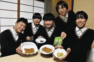 美杉産の緑茶使い「つぅワッフル」開発　久居農林高生と平治煎餅がコラボ