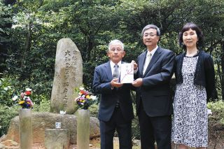 南極探検・白瀬隊長の心、次代に　遺骨眠る西尾の顕彰会に寄付