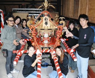 女みこし、20年ぶりに復活　「北方まつり」50人練り歩き