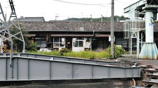 山下淳子「もうちょっと」エッチング 限定20部 国際展作家 送込 子の遊ぶ姿を紙凹版画で 中区、山下さん作品展：中日新聞しずおかWeb