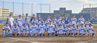 記念写真に納まるドラゴンズジュニアとドラゴンズ首脳陣