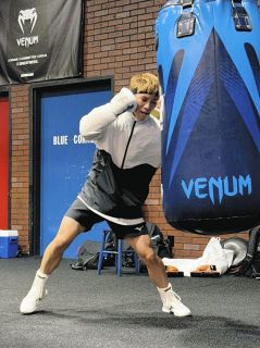 井上尚弥、契約するトップランクのジムで練習　伝説のプロモーター・ボブ・アラム氏とも再会