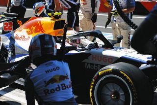 F1日本GP開幕、鈴鹿サーキットもてんてこ舞い… 角田裕毅の電撃移籍