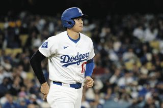 中日やカブスでプレーの福留孝介さんが始球式 カブスの背番号『1 中日やカブスでプレーの福留孝介さんが始球式 カブスの背番号『1
