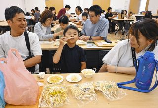 もやしの1日の出荷量は100トン！栽培方法は？豆の種類で味は違うの？　岐阜県養老町の工場で親子見学会