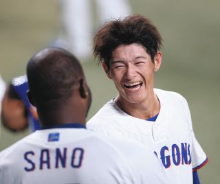 中日・岡田俊哉、新グラブには3桁背番号入れず「すぐ21番を付ける