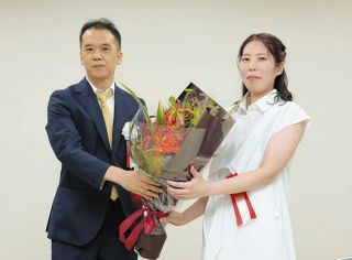 福間香奈女流王位の就位式　自身の妊娠で「初めての環境で挑むタイトル戦に」