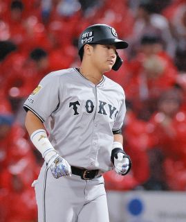 ロッテ】胸に煌めくキャプテンマーク…中村奨吾のユニホームを