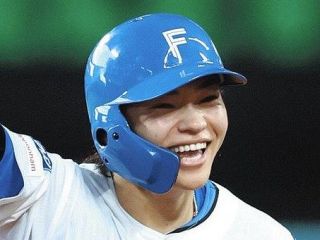 日本ハム】郡司裕也の折れたバットが球審の側頭部を直撃『 ヘルメット