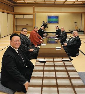 【大相撲】「できればどちらかに優勝してほしい」八角理事長、「横綱会」で現役の2人に「13勝、14勝で」　九州場所前伝統の“会合”