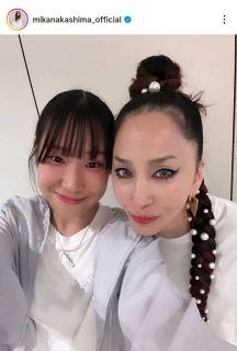 ◇工藤静香 2歳年上の女優との『姉妹』ショット【写真】：中日