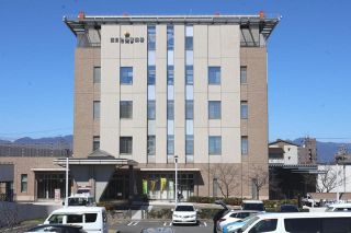 ひな人形、華やか2千体 平成大野屋平蔵など：中日新聞Web