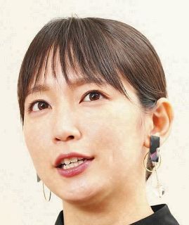 「徹子さんそのまんま～」吉岡里帆、『玉ねぎヘア』での出演報告が話題に「よく似合う」「ポーズまでなんだか」