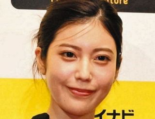 「大っきいの持ってるね♡」令和の峰不二子・阿部なつき、名店”マツタケ”でへそ出しコーデ、ファン驚嘆「松茸コプターかな？？」