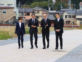 九谷焼に新しい風 能美の若手作家 フィギュア展示：北陸中日新聞Web