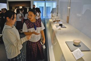 日本の伝統美に触れる　津市・セントヨゼフ高とフィリピンの姉妹校が交流