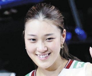 「あざとすぎます‼」日本女子バレーのエース・佐藤淑乃、『美肌すぎると話題！』 目が合う“はにかみ”姿　ファンもん絶「可愛い過ぎます」「ヤバイ‼」「透明感」