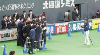日本ハム栗山監督は「必死にやってきた心だけはしっかりつないでくれ」開幕延期に揺れる選手に伝える