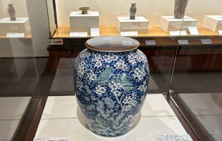 花瓶の花は生けるもの？ それとも描くもの？ 「瀬戸物」の転換期を