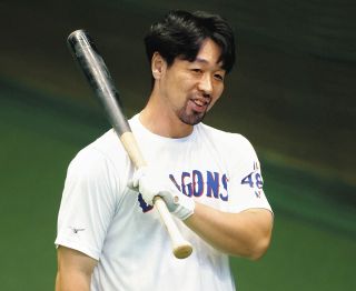 中日・上林誠知、ピンク！！ リストバンド・マスコットバット