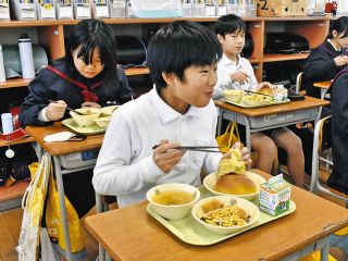 師とともに 色絵磁器に情熱 追悼・海部公子さん：北陸中日新聞Web