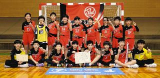 少年少女13チームが熱戦　各務原でハンドボール交流大会