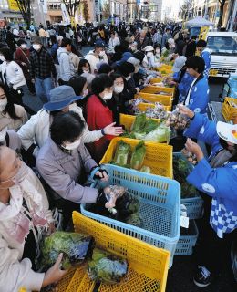 93歳画家、中村田鶴さん 東区施設に大作寄贈 ：中日新聞しずおかWeb