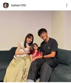 ◇長谷川京子、ノースリーブワンピースから伸びた美脚【写真】：中日
