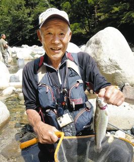 残りマスに照準　滋賀県東近江市・神崎川