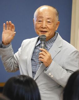 夢を持つことの大切さ語る　長野市・西部中学校で元パイロットが出張授業