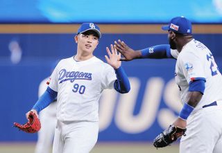 中日・松山晋也が2年連続30セーブ　お立ち台に招かれて「皆さんのおかげ」「もっともっと続けられるように」