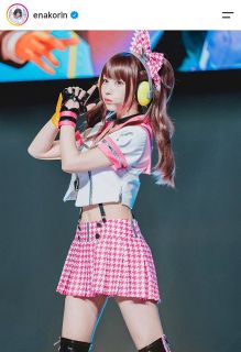 ◇藤原紀香、バット2本持ちでバッターボックスへ【写真】：中日