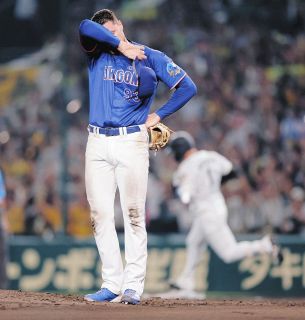 中日・上林誠知、ピンク！！ リストバンド・マスコットバット