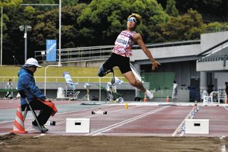 陸上の前川楓選手と伊藤智也選手　三重からパリ・パラリンピックに挑む（下）