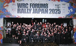 ã€å†™çœŸç‰¹é›†ã€‘ã€Œãƒ©ãƒªãƒ¼ã‚¸ãƒ£ãƒ‘ãƒ³ã€4æ—¥é–“ã®æ¿€èµ°ã«å¹•ã€ãƒˆãƒ¨ã‚¿å‹¢ãŒè¡¨å½°å°ç‹¬å ã€€å‹ç”°è²´å…ƒé¸æ‰‹ã¯æœ€çµ‚17ä½