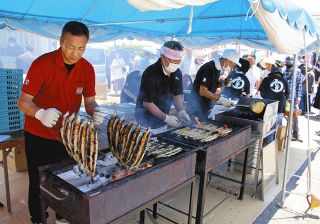 西尾で「三河一色うなぎまつり」炭火の香りと煙が食欲そそる　２日も開催