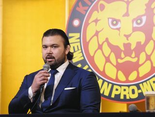 ウルフ アロン、新日でのプロレスデビューは来年1月4日東京ドーム「喜びを感じている」棚橋弘至社長も同席