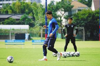 【FC東京】18日横浜FC戦で長友復帰へ…森重が”コミュ力”に期待「うまくチームを回してくれる」