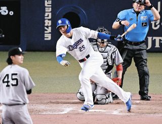 中日・上林誠知、ピンク！！ リストバンド・マスコットバット