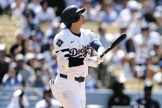 ドジャース、バレンズエラさんを追悼、「34」のワッペンをつけ