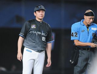 ヤクルト】小川泰弘が母校・創価大で始動 セ3連覇へ…色紙には「感」の