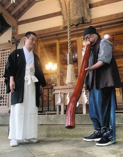 朝日に希望 塗り 重ね 自宅失った向井さんのアクリル画：北陸中日新聞Web