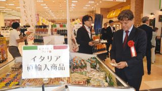 「ベニス」の縁、射水市の店舗で式典　10月31日まで、アルビス全店でイタリアンフェア