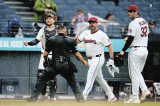 大谷翔平、“外野手”に三振奪われ苦笑い あのロジャー・クレメンスの